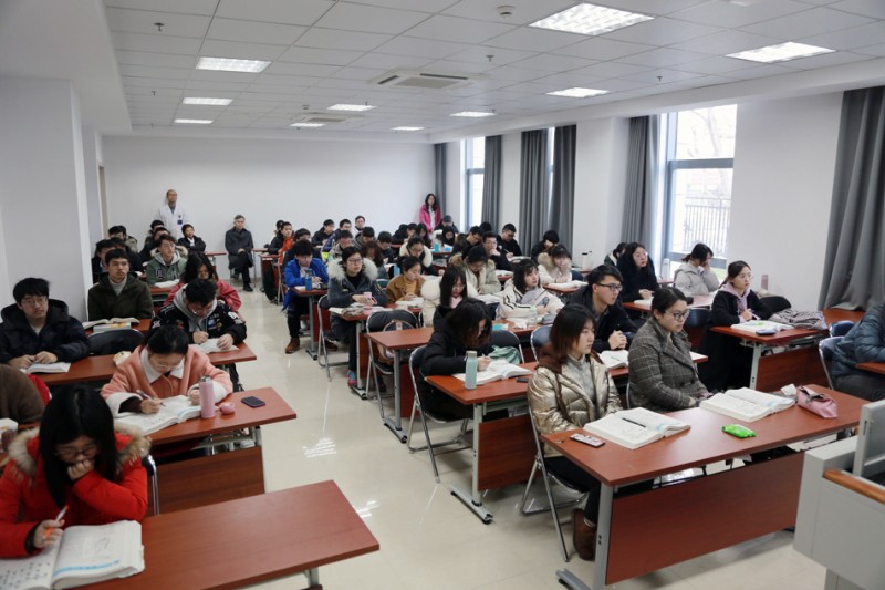 南通大學(xué)醫(yī)學(xué)院2020年報(bào)名條件、招生對(duì)象