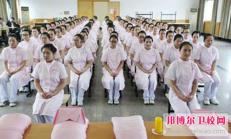 成都的衛(wèi)校要往屆畢業(yè)生嗎