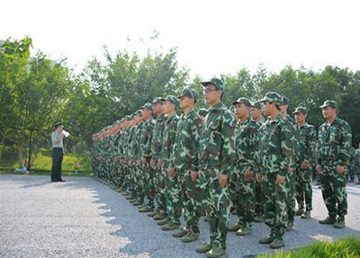  成都龍虎中學(xué)是民辦學(xué)校還是公辦學(xué)校？