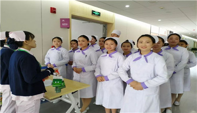 2020年重慶女生學(xué)什么衛(wèi)校好
