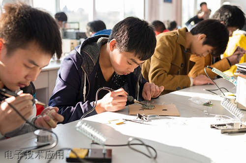 重慶市秀山職教中心電子技術應用