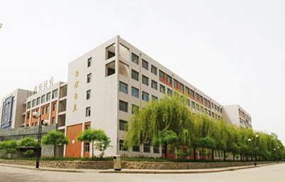  成都光華中學是民辦學校還是公辦學校？