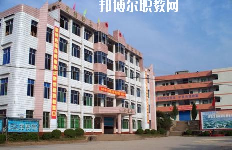 渠縣巖峰職業(yè)中學2020年招生辦聯(lián)系電話