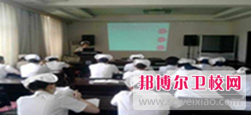 成都男孩子初中畢業(yè)讀什么衛(wèi)校