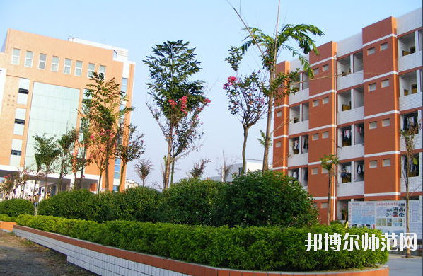 瀘州電子機械幼師學校