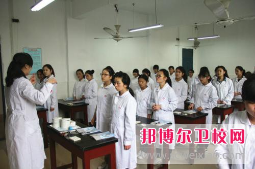 南充2020年衛(wèi)校好還是職高好