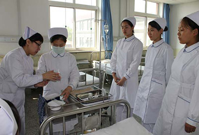 成都衛(wèi)生學(xué)校解析出國(guó)留學(xué)的優(yōu)勢(shì)