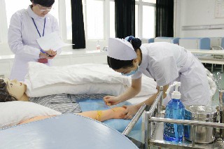 在成都紅十字衛(wèi)生學校如何選擇一個好專業(yè)?
