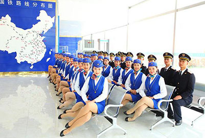 高鐵乘務(wù)專業(yè)首選成都高鐵專業(yè)學(xué)校