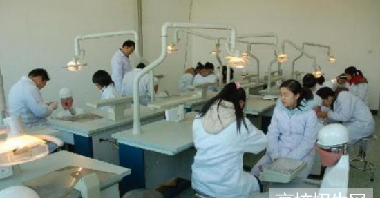  四川省口腔專業(yè)學校哪些好