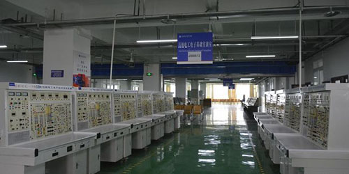 重慶科創(chuàng)職業(yè)學(xué)院電工電子技術(shù)實(shí)訓(xùn)室