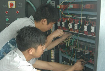 宜賓縣柳嘉職業(yè)技術(shù)學(xué)校電機(jī)控制實(shí)驗(yàn)室