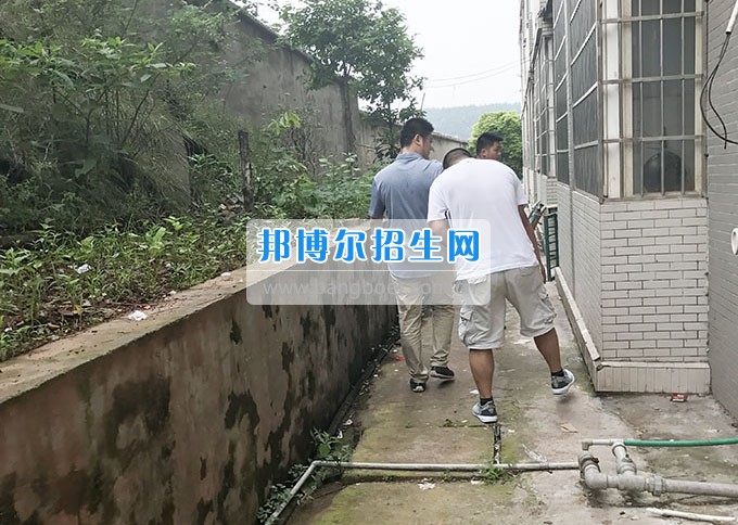南充電子工業(yè)學(xué)校召開學(xué)校安全穩(wěn)定暨隱患大排查大整治專項(xiàng)工作會議