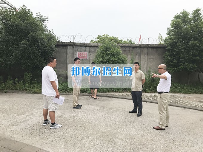 南充電子工業(yè)學(xué)校召開學(xué)校安全穩(wěn)定暨隱患大排查大整治專項(xiàng)工作會議