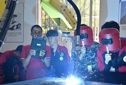 四川鍋爐高級(jí)技工學(xué)校工業(yè)機(jī)器人4