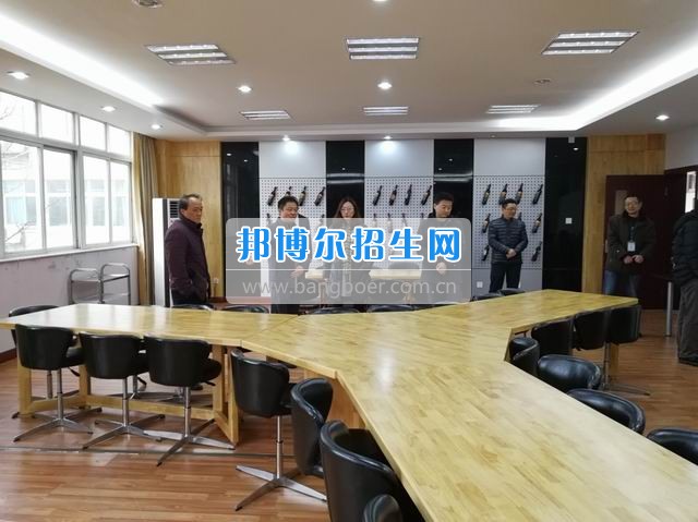 區(qū)教育局紀(jì)檢組長熊雪梅到成都市禮儀職業(yè)中學(xué)檢查指導(dǎo)開學(xué)工作
