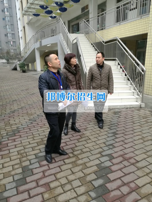 區(qū)教育局安全辦領(lǐng)導到成都市青蘇職業(yè)中專學校檢查安全工作