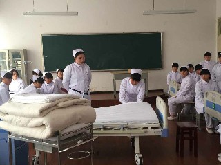 2021年四川衛(wèi)生專業(yè)學(xué)校招生條件及對象