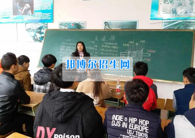 眉山科學技術(shù)學校組織汽修專業(yè)學生進行崗前培訓