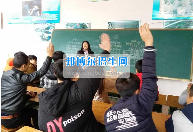 眉山科學技術(shù)學校組織汽修專業(yè)學生進行崗前培訓