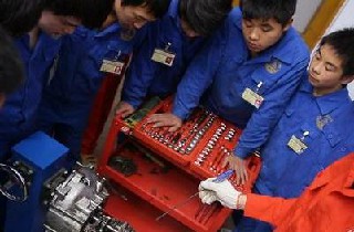 四川省女生可以讀汽車美容專業(yè)中專學校嗎