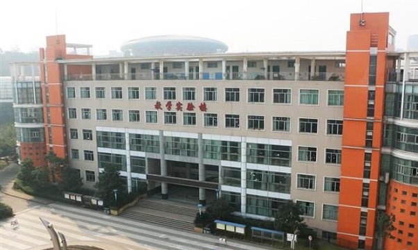 學(xué)校實(shí)驗(yàn)室