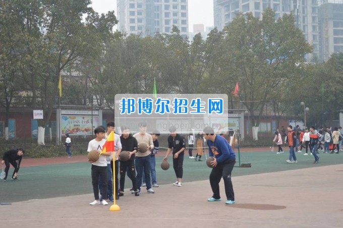 四川省江安縣職業(yè)技術(shù)學(xué)校周末大課堂，留守學(xué)生溫馨家園