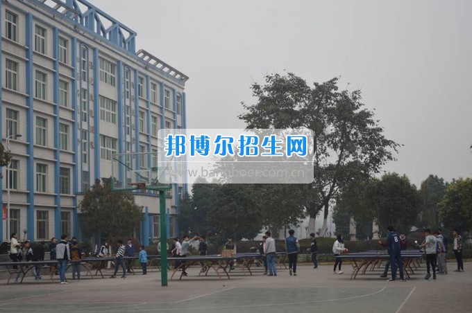 四川省江安縣職業(yè)技術(shù)學(xué)校周末大課堂，留守學(xué)生溫馨家園