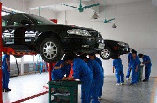 據(jù)成都市汽修專業(yè)學(xué)校透露：女生學(xué)汽修更容易就業(yè)