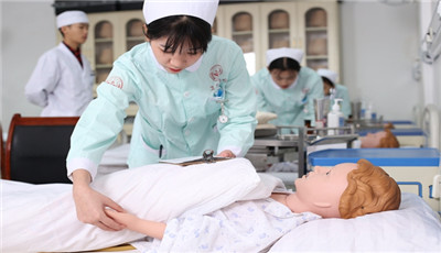 重慶衛(wèi)生技工學校專業(yè)收費貴不貴呢