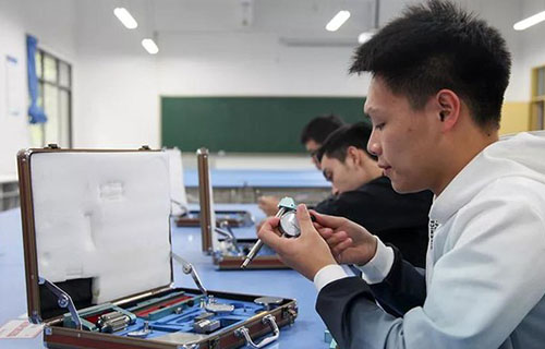 重慶機(jī)電職院機(jī)電設(shè)備維修與管理專業(yè)實(shí)訓(xùn)