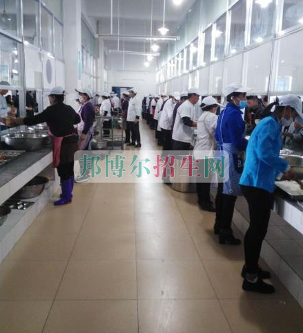 西昌現(xiàn)代職業(yè)技術學校食堂改革初見成效 學生就餐滿意度高