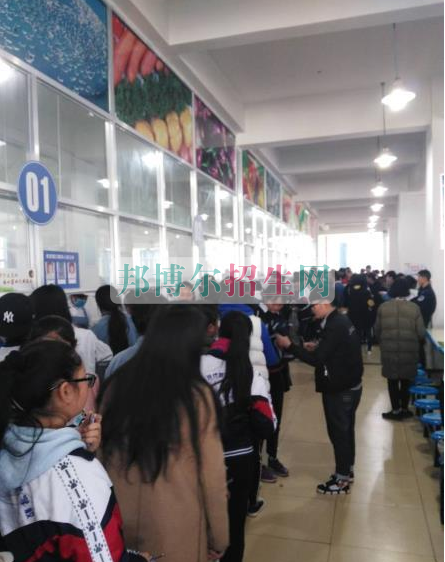 西昌現(xiàn)代職業(yè)技術學校食堂改革初見成效 學生就餐滿意度高