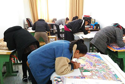 四川省馬爾康民族師范學(xué)校學(xué)生創(chuàng)作剪影16