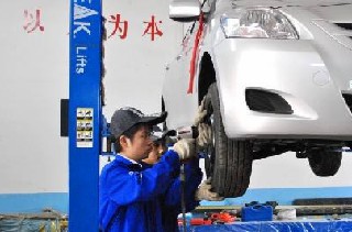 成都汽修學(xué)校都開設(shè)了那些專業(yè)學(xué)科?